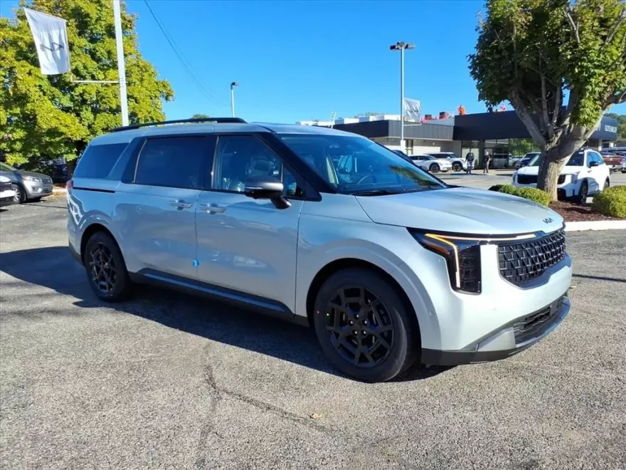 2026 Kia Carnival SX photo 1