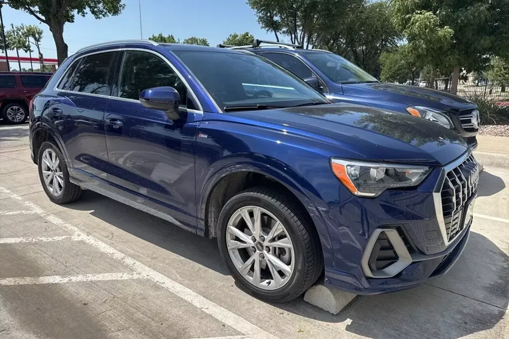 2022 Audi Q3 Premium photo 1