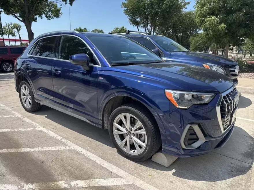2022 Audi Q3 Premium photo 1