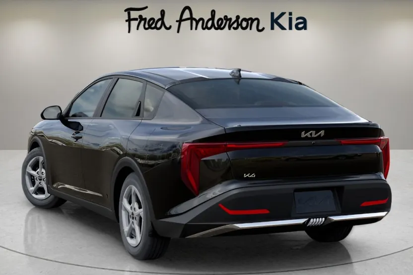 2025 Kia K4 LXS photo 1