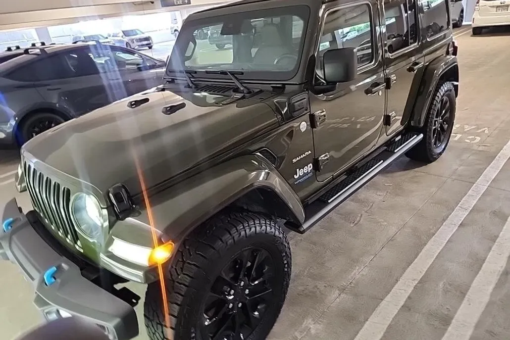 2022 Jeep Wrangler Unlimited 4xe Sahara photo 1