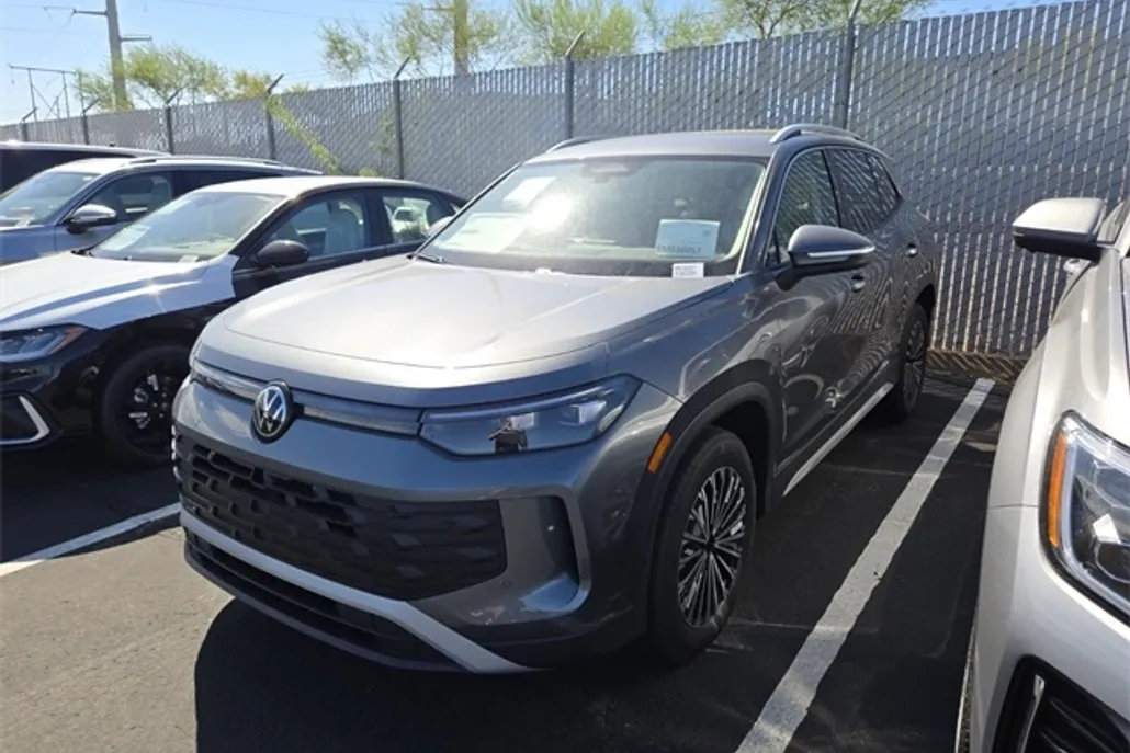 2025 Volkswagen Tiguan S photo 1