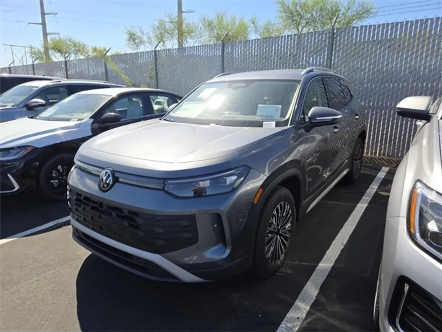 2025 Volkswagen Tiguan S photo 1