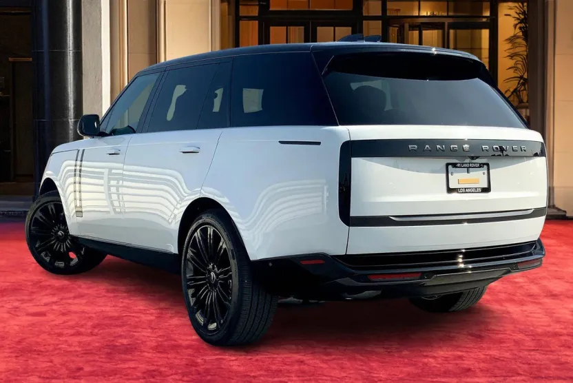 2025 Land Rover Range Rover SE photo 1