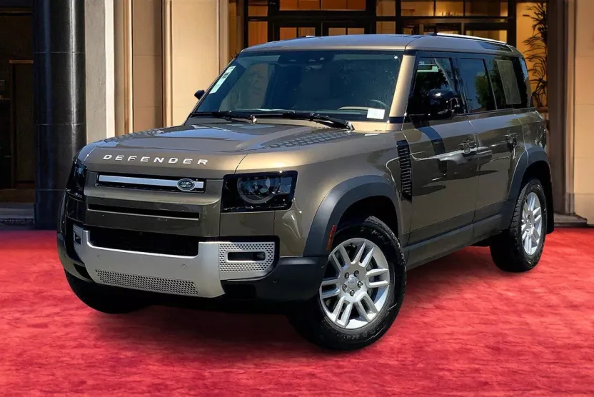 2025 Land Rover Defender 110 S photo 1