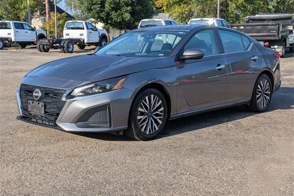 2023 Nissan Altima 2.5 SV photo 1