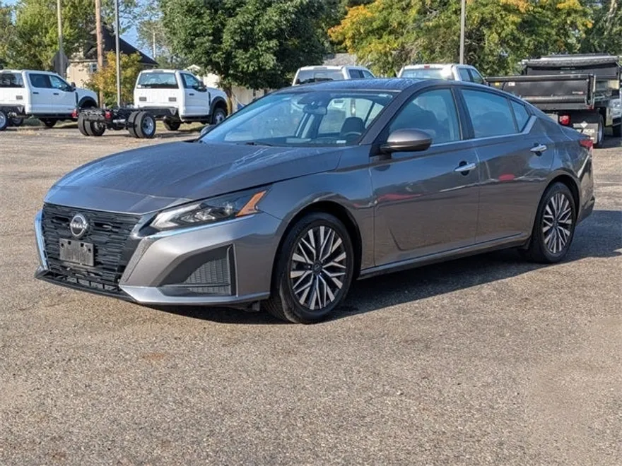 2023 Nissan Altima 2.5 SV photo 1