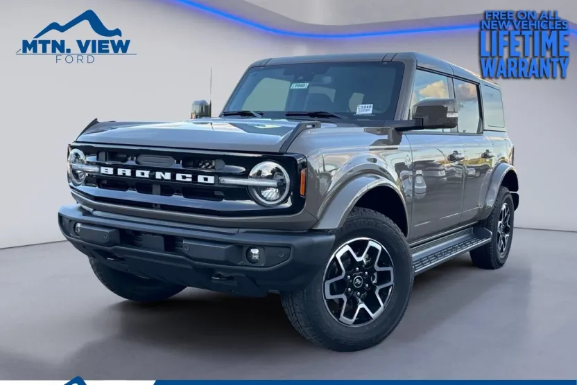 2025 Ford Bronco Outer Banks photo 1