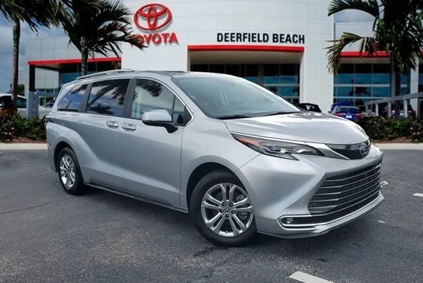 2024 Toyota Sienna Platinum photo 1