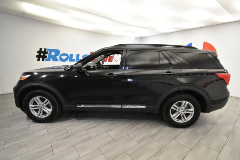2022 Ford Explorer XLT photo 1
