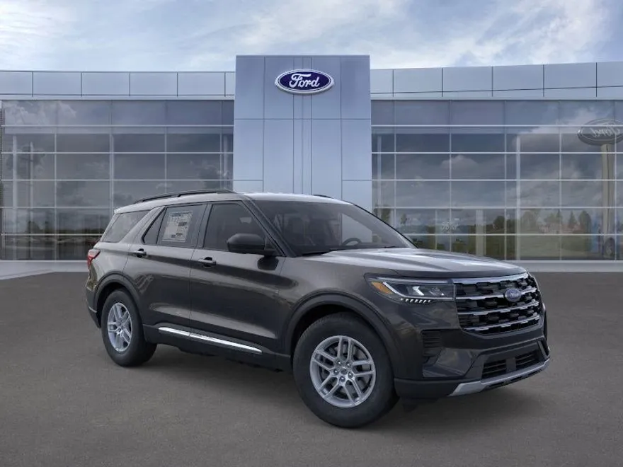 2025 Ford Explorer photo 1