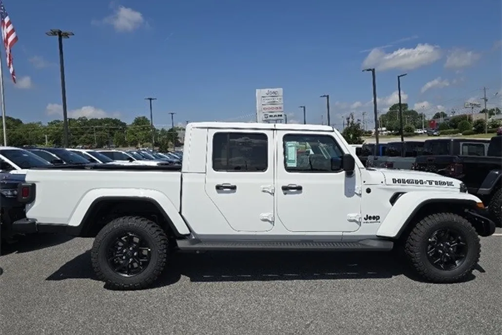 2025 Jeep Gladiator Sport photo 1