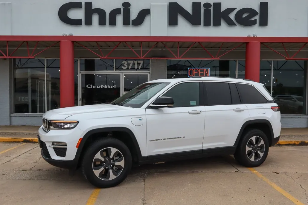 2024 Jeep Cherokee Limited 4xe photo 1