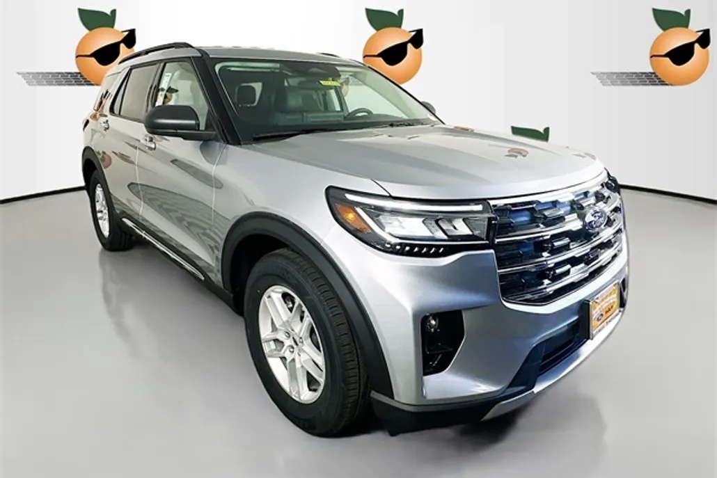 2025 Ford Explorer photo 1