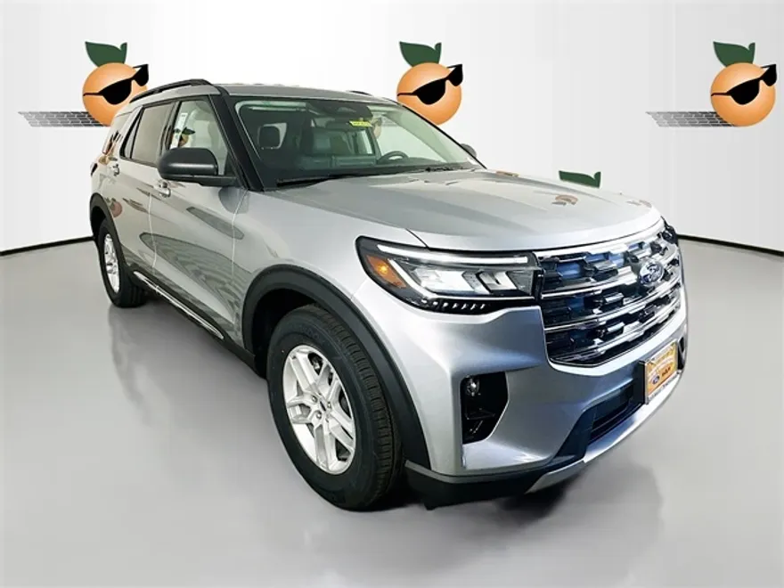 2025 Ford Explorer photo 1