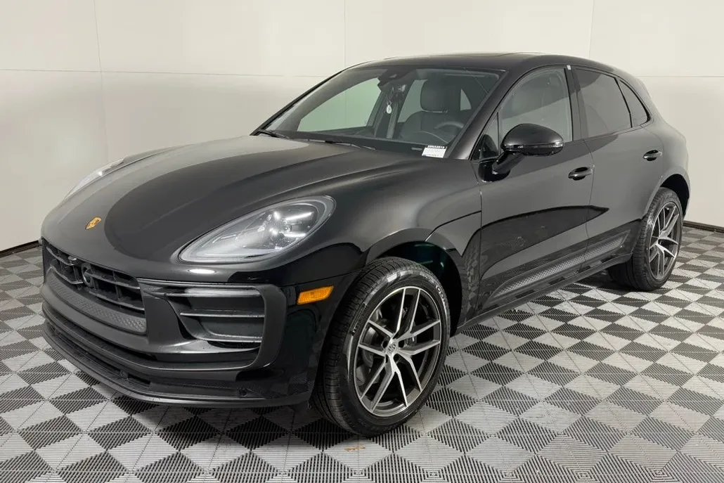2025 Porsche Macan photo 1
