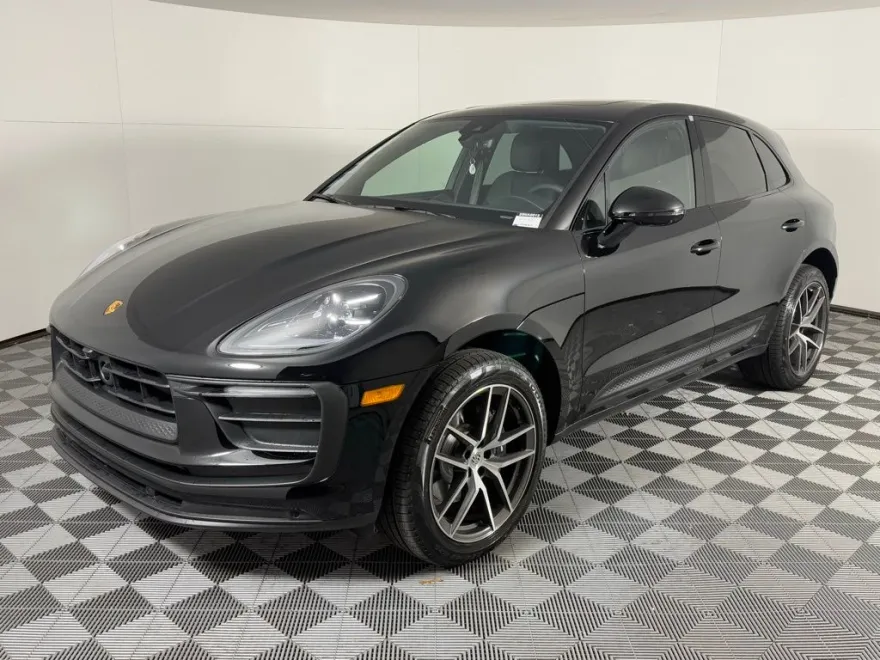 2025 Porsche Macan photo 1