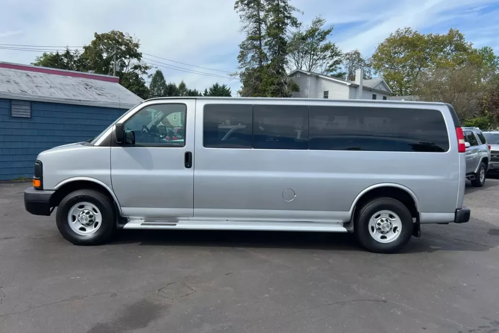 2013 Chevrolet Express 3500 Passenger LS Van photo 1