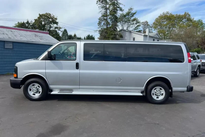 2013 Chevrolet Express 3500 Passenger LS Van photo 1