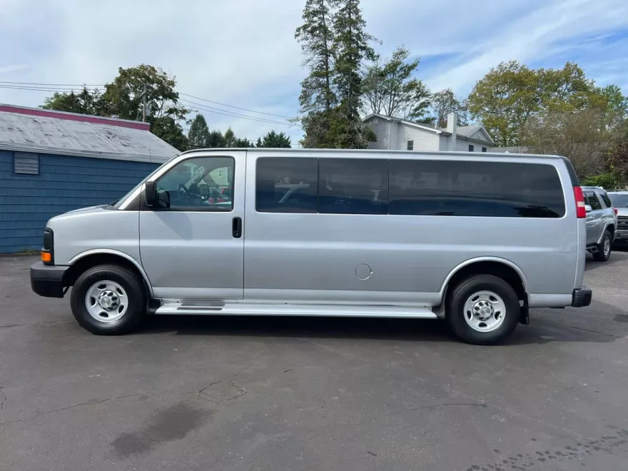 2013 Chevrolet Express 3500 Passenger LS Van photo 1