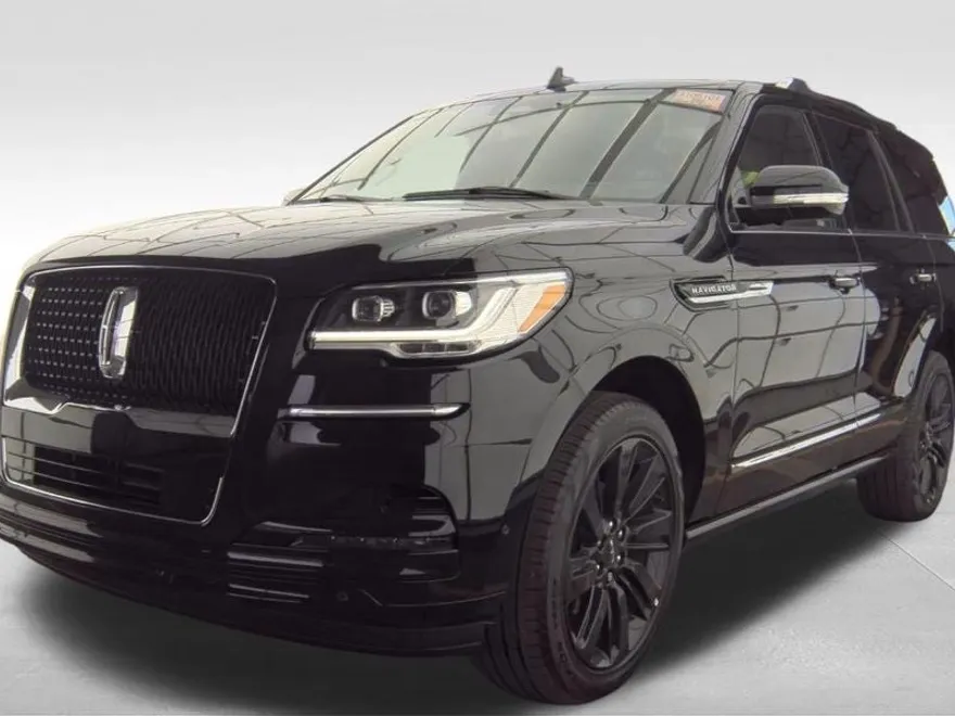2024 Lincoln Navigator Reserve Luxury Monochromatic photo 1