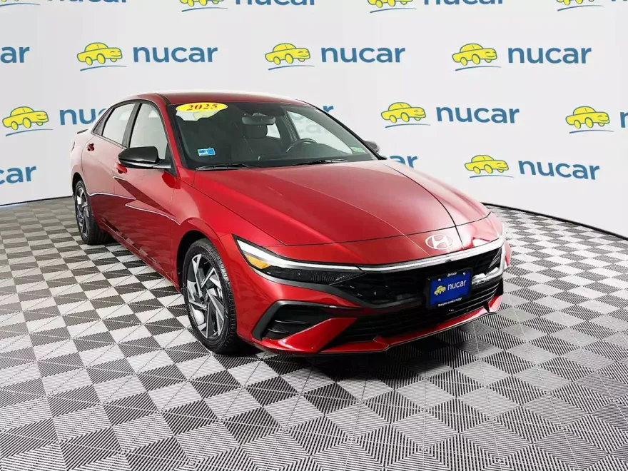 2025 Hyundai Elantra SEL Sport photo 1