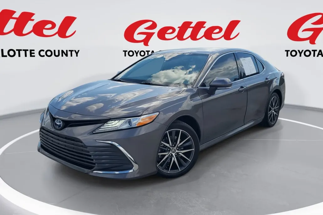 2022 Toyota Camry Hybrid XLE photo 1