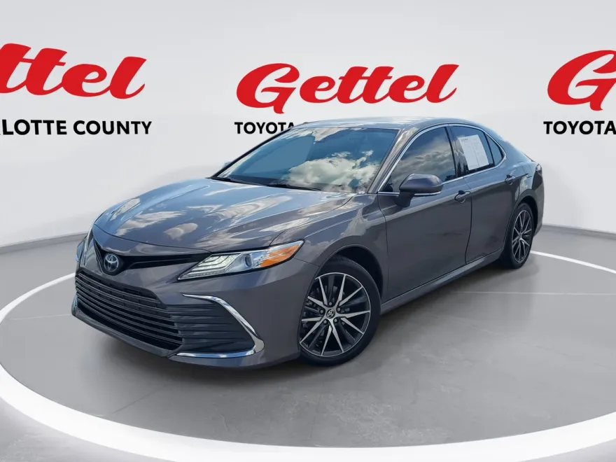 2022 Toyota Camry Hybrid XLE photo 1