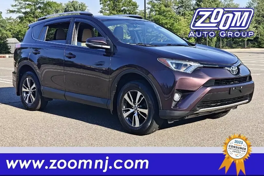 2016 Toyota RAV4 XLE photo 1