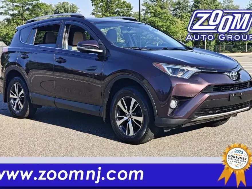 2016 Toyota RAV4 XLE photo 1