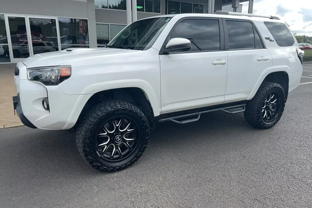 2018 Toyota 4Runner TRD photo 1