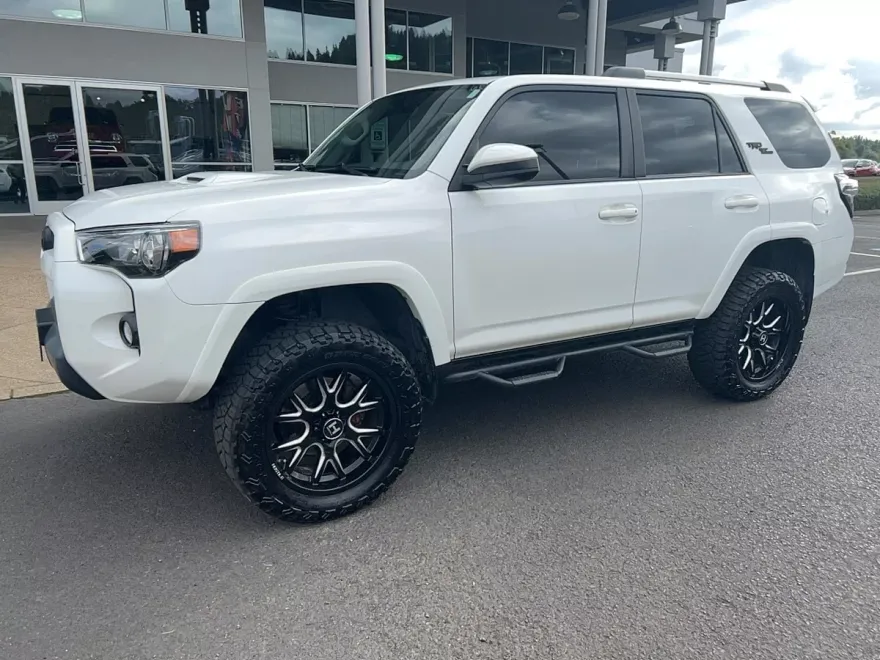 2018 Toyota 4Runner TRD photo 1