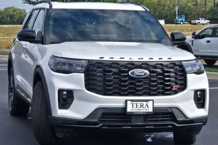 2025 Ford Explorer ST photo 1