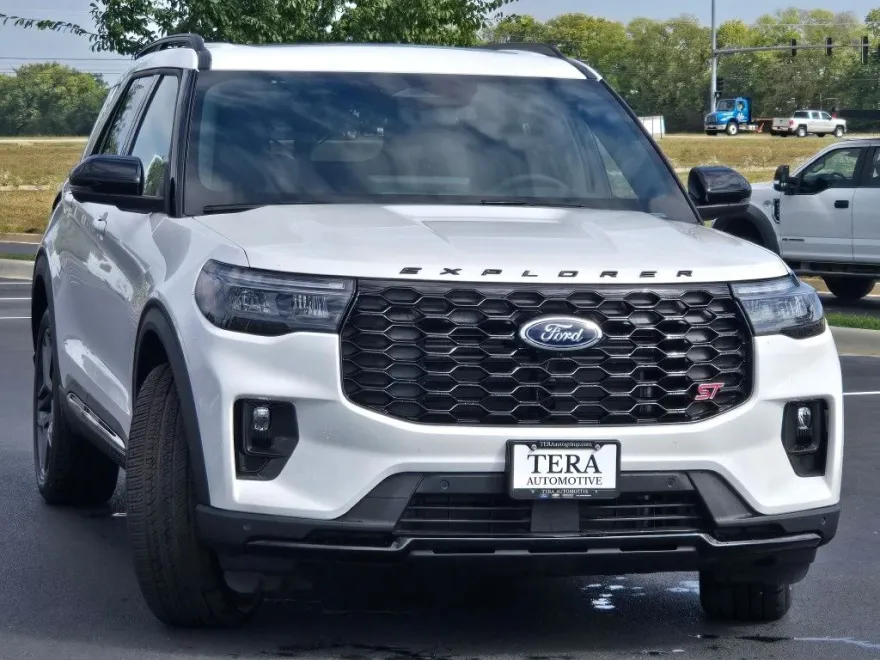 2025 Ford Explorer ST photo 1