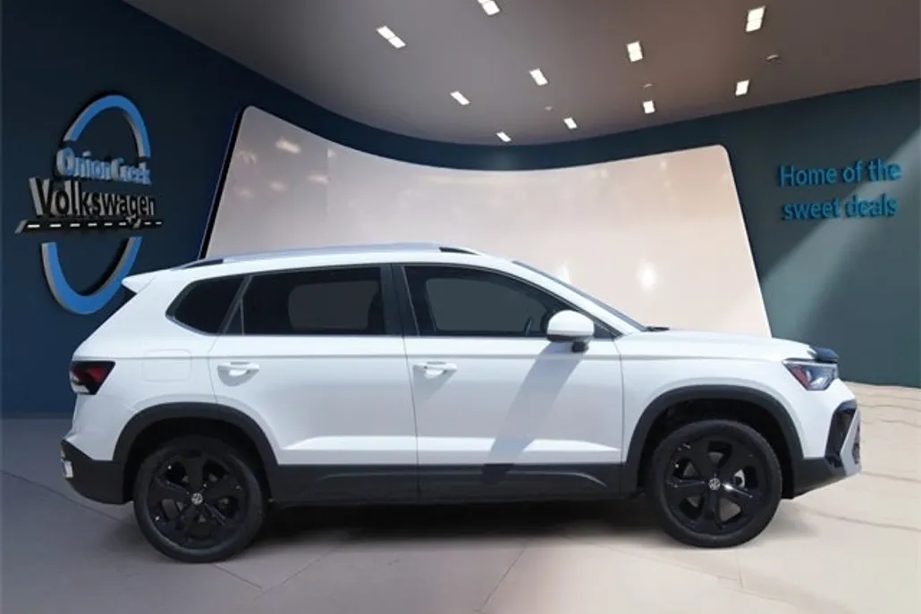 2025 Volkswagen Taos SEL photo 1
