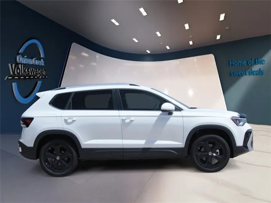 2025 Volkswagen Taos SEL photo 1