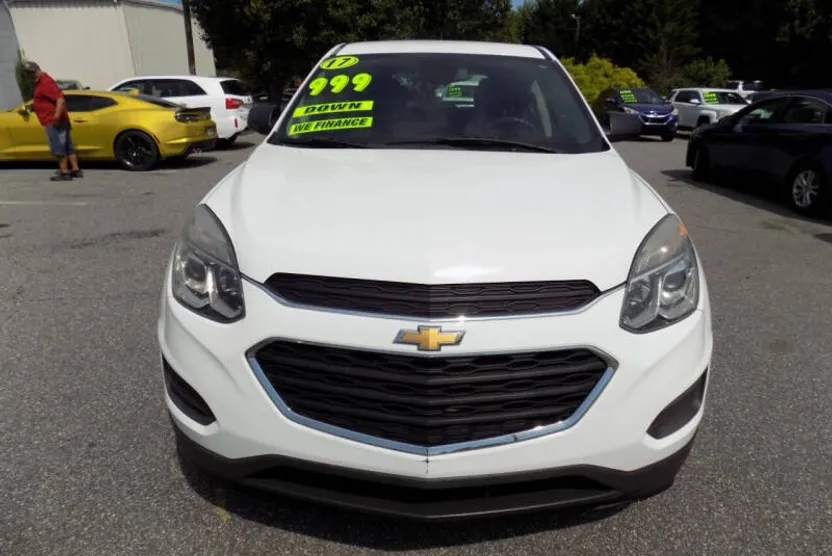 2017 Chevrolet Equinox LS photo 1