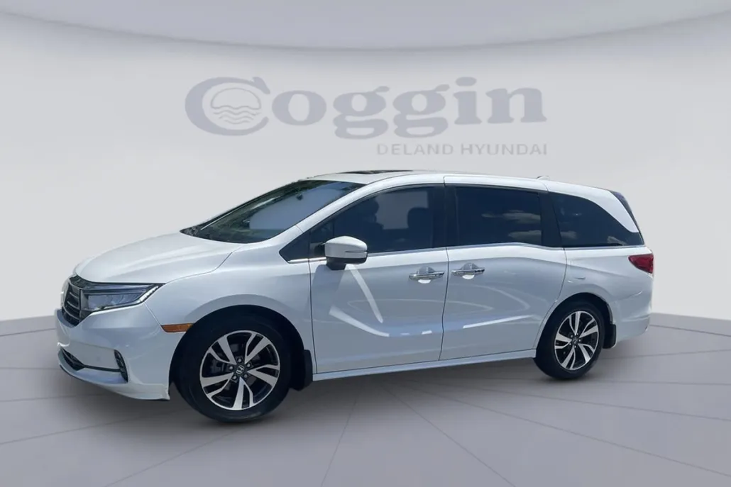 2023 Honda Odyssey Touring photo 1
