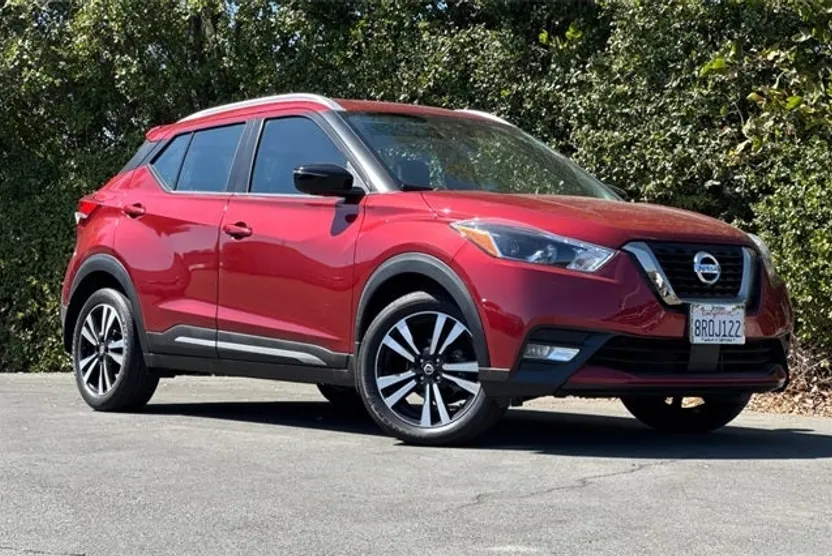 2020 Nissan Kicks SR photo 1