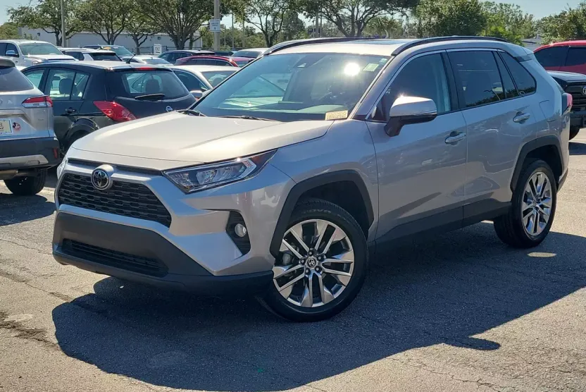 2021 Toyota RAV4 XLE Premium photo 1
