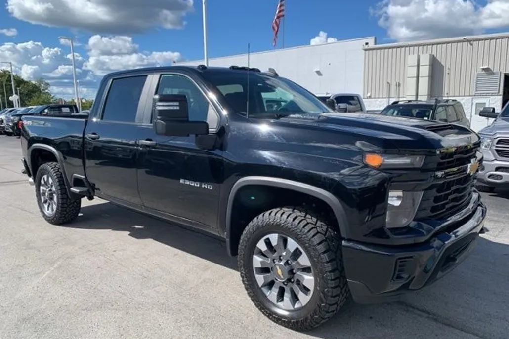 2024 Chevrolet Silverado 2500HD Custom photo 1