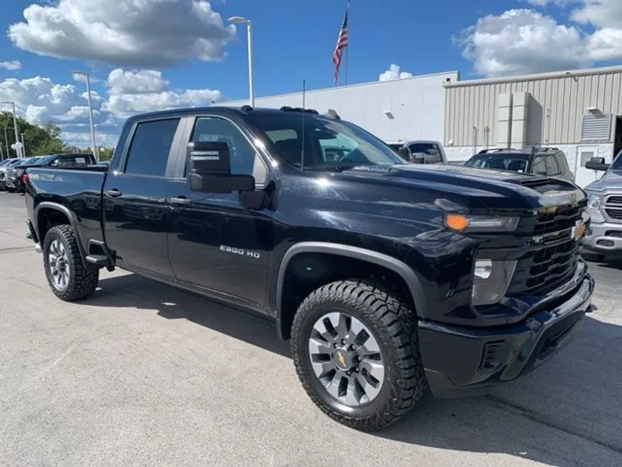 2024 Chevrolet Silverado 2500HD Custom photo 1