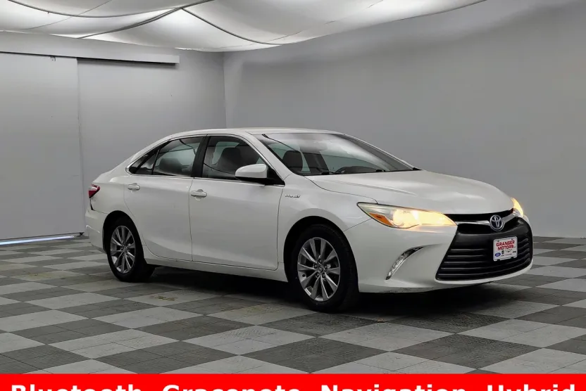 2015 Toyota Camry Hybrid XLE photo 1