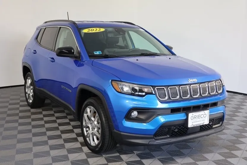 2022 Jeep Compass Latitude Lux photo 1