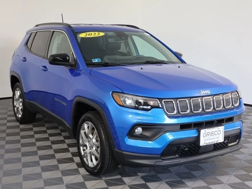 2022 Jeep Compass Latitude Lux photo 1