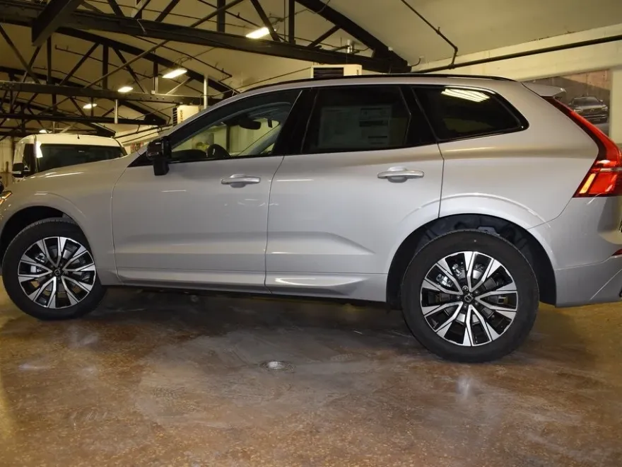2025 Volvo XC60 B5 Core photo 1