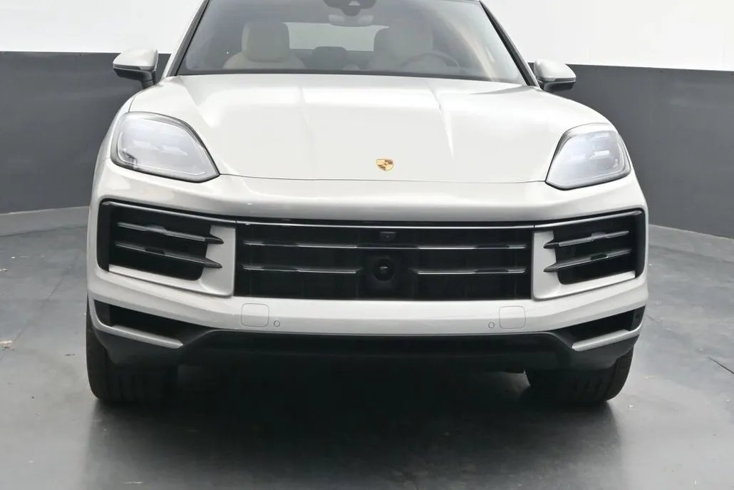 2025 Porsche Cayenne Coupe photo 1
