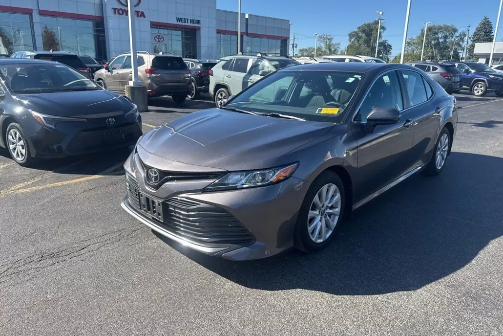 2020 Toyota Camry LE photo 1