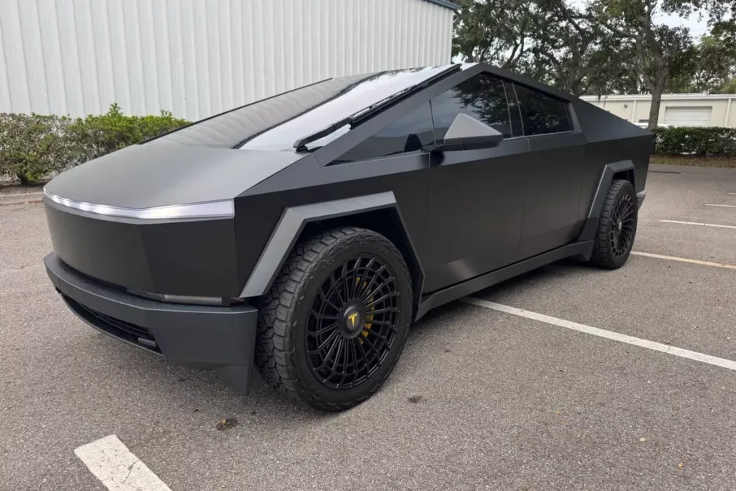 2024 Tesla Cybertruck Cyberbeast photo 1