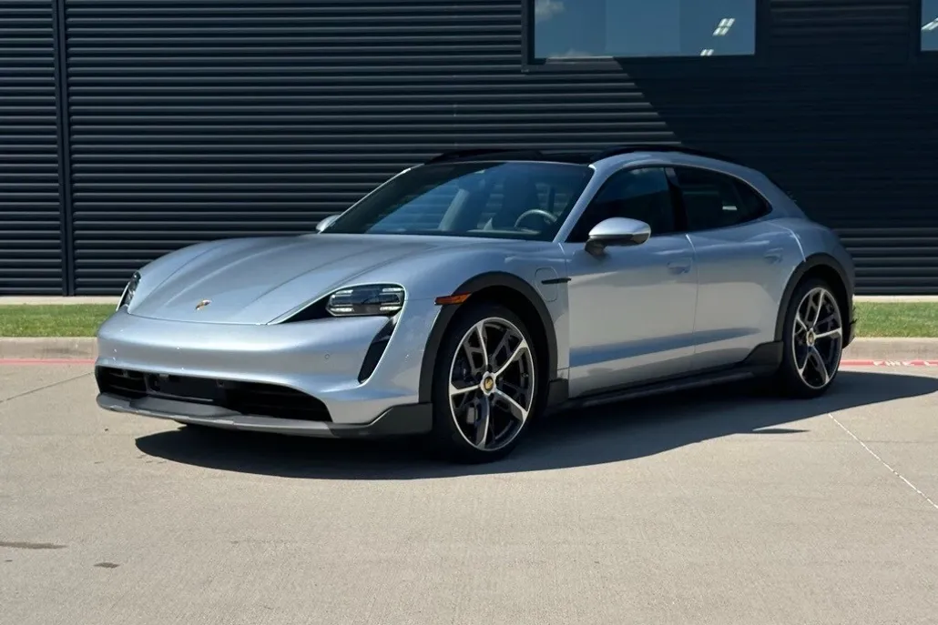 2022 Porsche Taycan Cross Turismo 4 photo 1